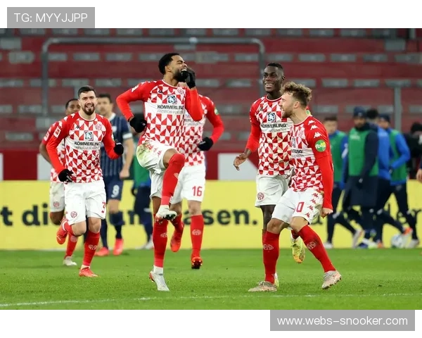 拜仁慕尼黑主场面对汉堡屡屡上演大比分狂胜场面历史交锋悬殊